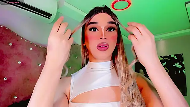 Snapshot of _IsabellaRousse chatting on 01/11/26, 12:21 IsabellaRousse online show from 01/11/26, 12:21