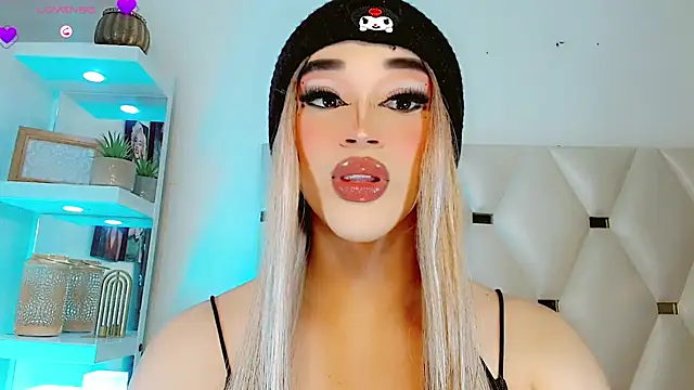 Snapshot of _IsabellaRousse chatting on 02/06/26, 08:23 IsabellaRousse online show from 02/06/26, 08:23