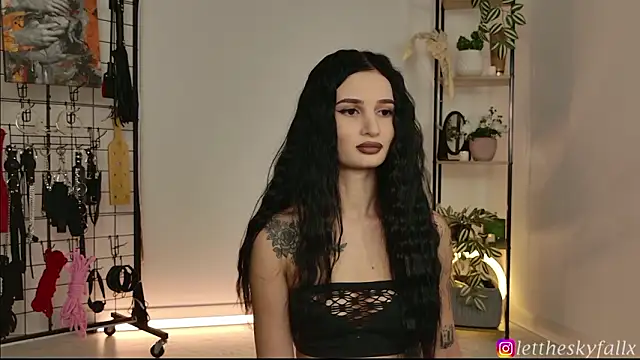 lettheskyfallx online show from 03/18/26, 01:53