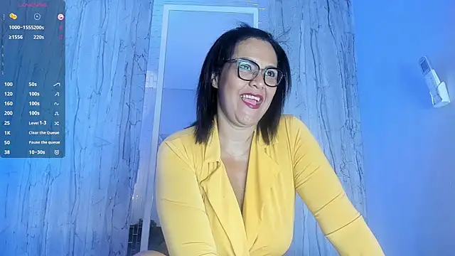 Snapshot of EmillyLim chatting on 10/16/25, 07:59 EmillyLim online show from 10/16/25, 07:59