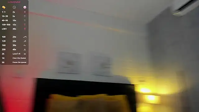 Snapshot of EmillyLim chatting on 11/14/25, 08:07 EmillyLim online show from 11/14/25, 08:07