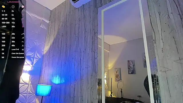 Snapshot of EmillyLim chatting on 12/19/25, 08:05 EmillyLim online show from 12/19/25, 08:05