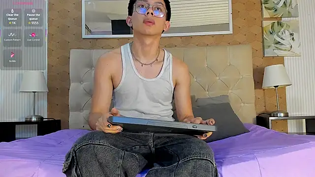 liam twiink online show from 10/04/25, 07:23