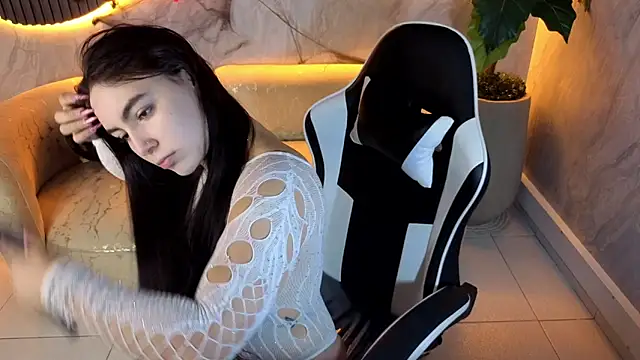 scarlett smith tp online show from 10/13/25, 01:44