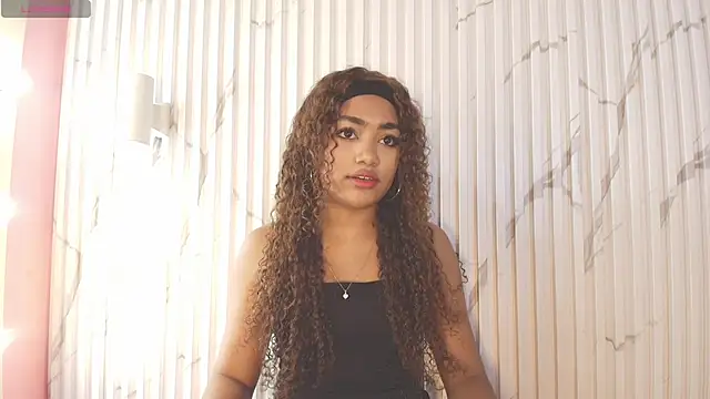 Snapshot of Missdionne_curly chatting on 09/25/25, 11:47 Missdionne curly online show from 09/25/25, 11:47