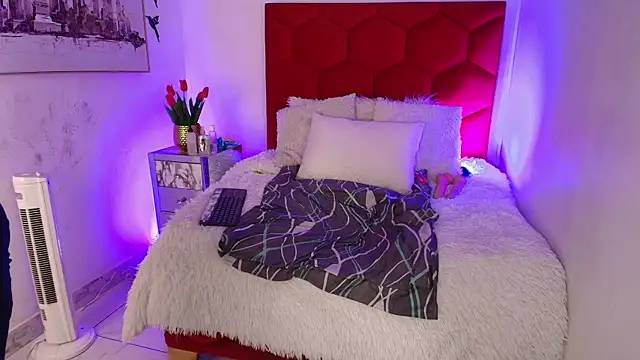 Snapshot of EvaGoddess_ chatting on 11/30/25, 03:05 EvaGoddess online show from 11/30/25, 03:05