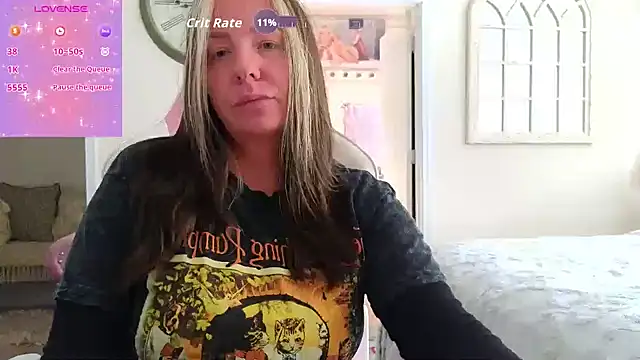 Snapshot of STIFFLERSMOMM chatting on 11/05/25, 04:40 STIFFLERSMOMM online show from 11/05/25, 04:40