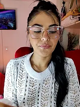 ValeNiitaLuv online show from 04/04/26, 06:00