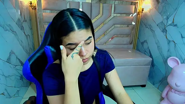 Snapshot of ambarina_r chatting on 10/24/25, 03:19 ambarina r online show from 10/24/25, 03:19