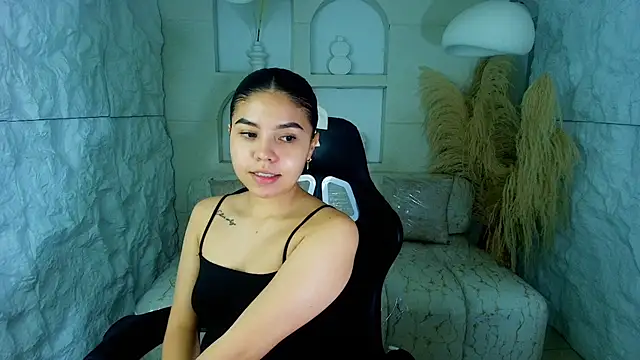 Snapshot of ambarina_r chatting on 11/09/25, 12:36 ambarina r online show from 11/09/25, 12:36