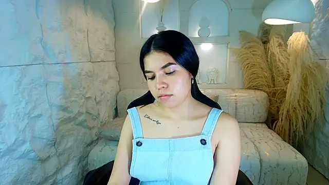 Snapshot of ambarina_r chatting on 11/18/25, 03:23 ambarina r online show from 11/18/25, 03:23