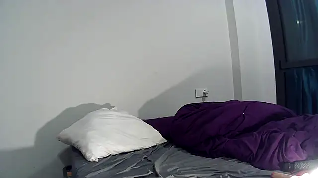 Snapshot of Catylandi1 chatting on 12/21/25, 12:51 Catylandi1 online show from 12/21/25, 12:51