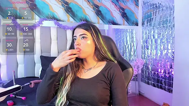 IsaDiiaz online show from 05/14/26, 05:03