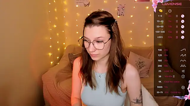 Snapshot of LinaBlossom_ chatting on 09/28/25, 02:28 LinaBlossom online show from 09/28/25, 02:28