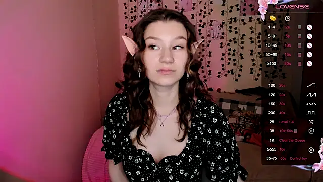 Snapshot of LinaBlossom_ chatting on 10/30/25, 08:16 LinaBlossom online show from 10/30/25, 08:16