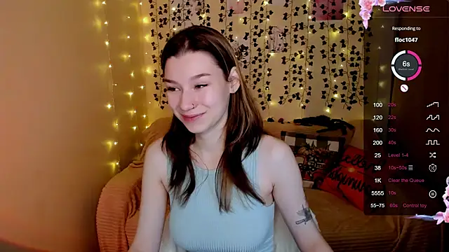 Snapshot of LinaBlossom_ chatting on 11/02/25, 02:58 LinaBlossom online show from 11/02/25, 02:58