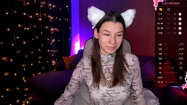 Snapshot of LinaBlossom_ chatting on 11/12/25, 08:26 LinaBlossom online show from 11/12/25, 08:26