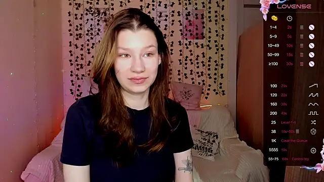 Snapshot of LinaBlossom_ chatting on 12/04/25, 08:23 LinaBlossom online show from 12/04/25, 08:23