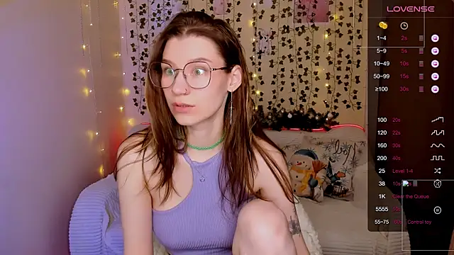 Snapshot of LinaBlossom_ chatting on 12/16/25, 07:35 LinaBlossom online show from 12/16/25, 07:35