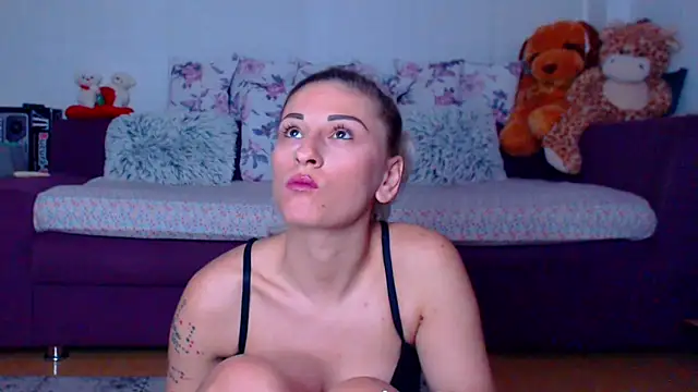 Snapshot of CassieSpell chatting on 02/03/26, 09:42 CassieSpell online show from 02/03/26, 09:42