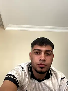 Snapshot of astoperaa chatting on 09/20/25, 01:45 astoperaa online show from 09/20/25, 01:45