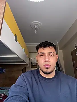 Snapshot of astoperaa chatting on 11/28/25, 10:18 astoperaa online show from 11/28/25, 10:18