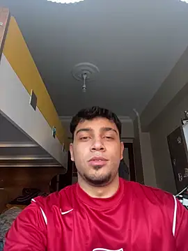 Snapshot of astoperaa chatting on 12/18/25, 01:39 astoperaa online show from 12/18/25, 01:39