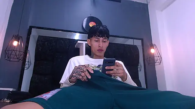 Daniel delux  online show from 11/21/25, 11:47