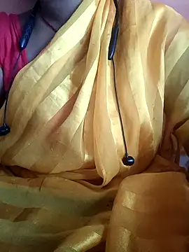 Snapshot of Suhanikapoor09 chatting on 10/14/25, 05:41 Suhanikapoor09 online show from 10/14/25, 05:41