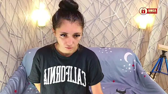 Snapshot of Charming_LIA chatting on 11/06/25, 05:14 Charming LIA online show from 11/06/25, 05:14