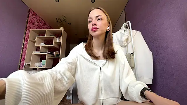 SofiaSmiles online show from 10/05/25, 05:39