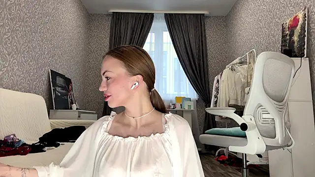SofiaSmiles online show from 10/19/25, 05:08