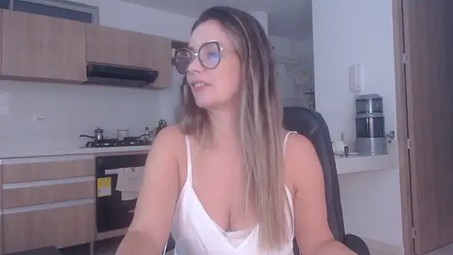 LovePaula online show from 04/16/26, 11:11