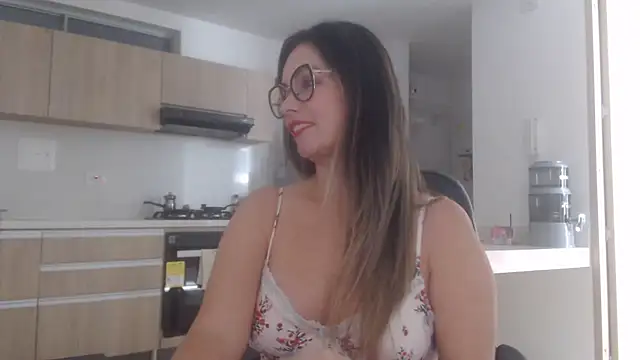 LovePaula online show from 07/31/26, 06:51