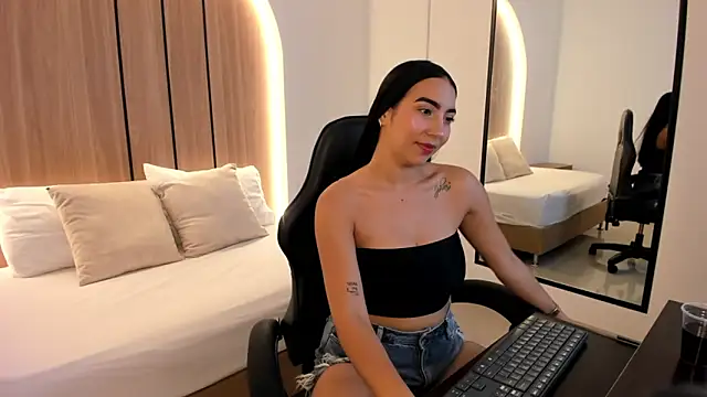 olivia willoow online show from 12/14/25, 03:23