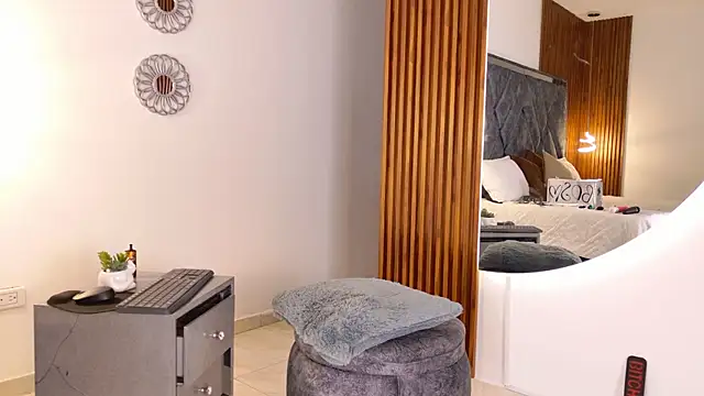 Dafne  Ruiz online show from 11/17/25, 02:34