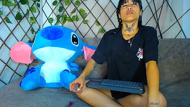 Snapshot of LiaGill chatting on 09/25/25, 04:49 LiaGill online show from 09/25/25, 04:49