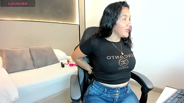 zoee zi online show from 10/13/25, 07:25