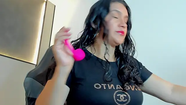 zoee zi online show from 10/15/25, 07:03