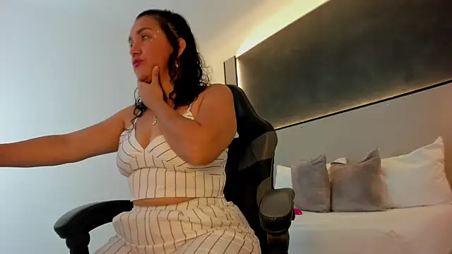 zoee zi online show from 11/25/25, 07:03