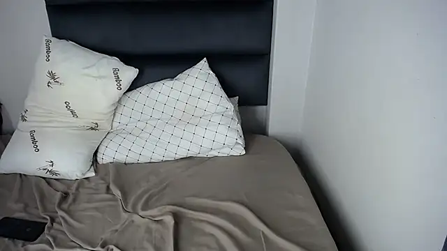 Juiceybileh online show from 11/25/25, 09:26