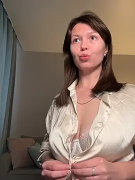 EllaCanny online show from 05/05/26, 03:47