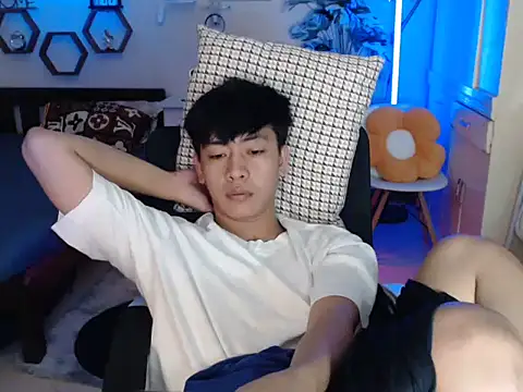 Snapshot of niel_cumshow chatting on 12/19/25, 08:10 niel cumshow online show from 12/19/25, 08:10