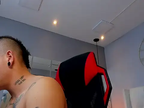 wildthor26 online show from 10/08/25, 06:11