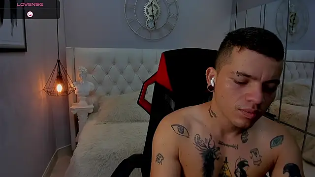 wildthor26 online show from 10/13/25, 03:28