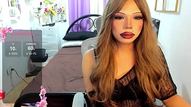 Snapshot of Lovely_naughtyLeii chatting on 11/01/25, 05:31 Lovely naughtyLeii online show from 11/01/25, 05:31