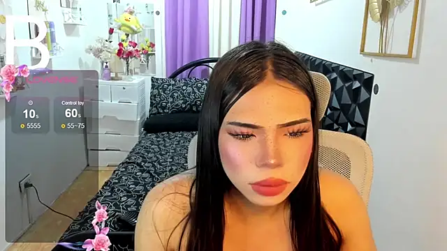 Snapshot of Lovely_naughtyLeii chatting on 11/18/25, 05:28 Lovely naughtyLeii online show from 11/18/25, 05:28