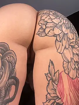 Snapshot of charlotteemerson123 chatting on 12/16/25, 05:51 charlotteemerson123 online show from 12/16/25, 05:51