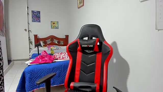 SophieLAmour online show from 11/06/25, 02:34