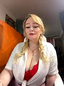 Snapshot of Sweet-blonde chatting on 10/22/25, 11:10 Sweet-blonde online show from 10/22/25, 11:10